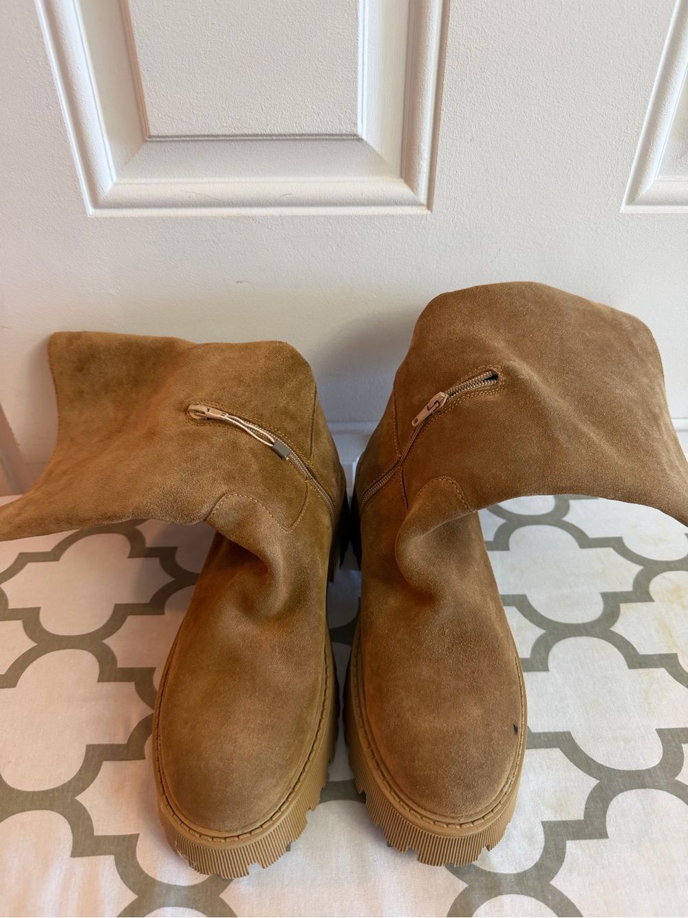Oroscuro Italian suede leather boots Size 40 Like new with defects